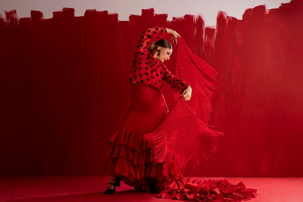 Photo danseuse de flamenco passionnée et élégante