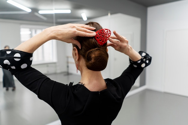 Photo danseuse de flamenco en studio