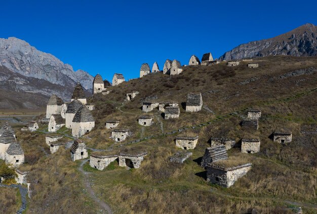 Dargavs la cité médiévale des morts dans les montagnes du Caucase