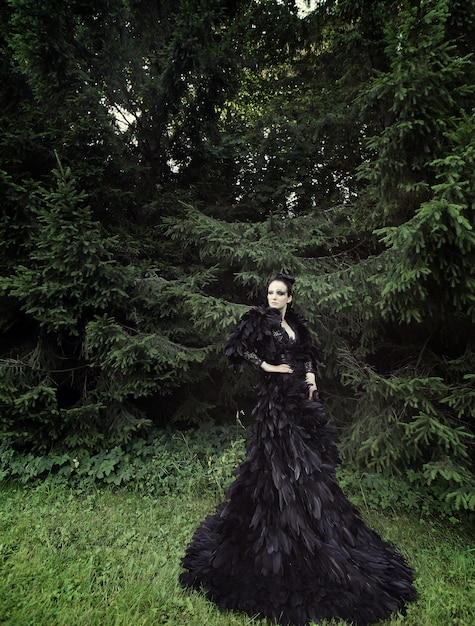 Photo dark queen in park