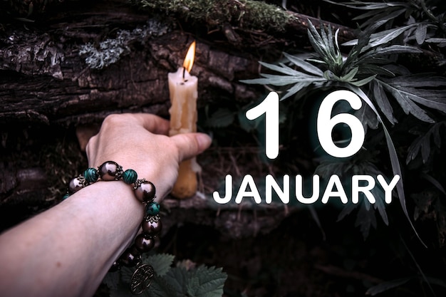 Date du calendrier sur le fond d'un rituel spirituel ésotérique Le 16 janvier est le seizième jour du mois