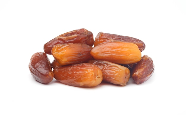 Dates fruits isolés sur fond blancFruits du Moyen-Orientfruits sains