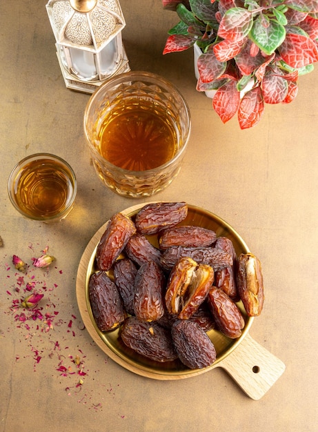 Les dates de Medjool bio brut Kurma en Indonésie c'est aussi Ramadan quotIftarquot Ramadan Kareem Close up