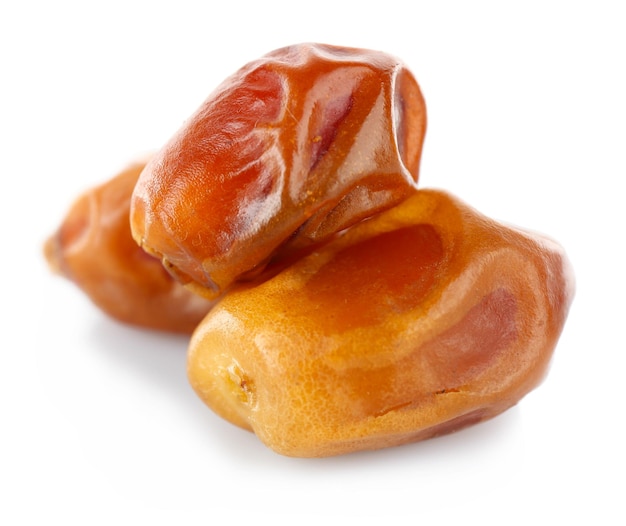 Dates séchées isolés sur blanc