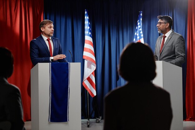 Photo débat de deux dirigeants politiques