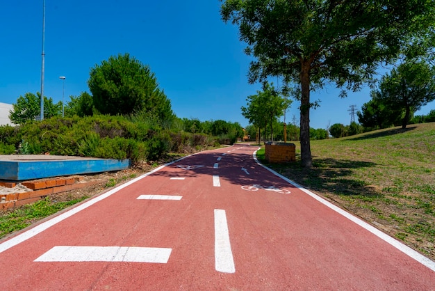 Photo début d'une piste cyclable en espagne