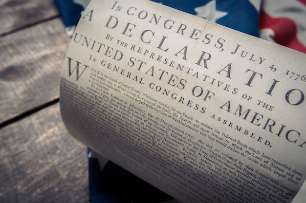 Déclaration d'indépendance des États-Unis sur un drapeau de Betsy Ross