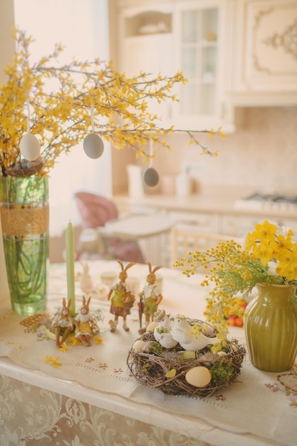 Déco de Pâques vintage aux couleurs jaunes et vertes, décoration d'intérieur pour le printemps
