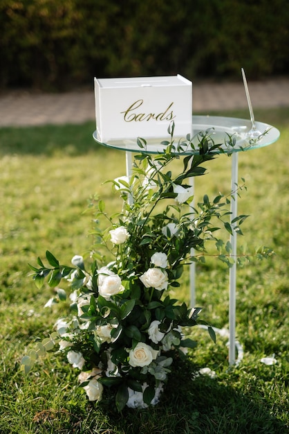 Décor de chaises d'arc de zone de cérémonie de mariage