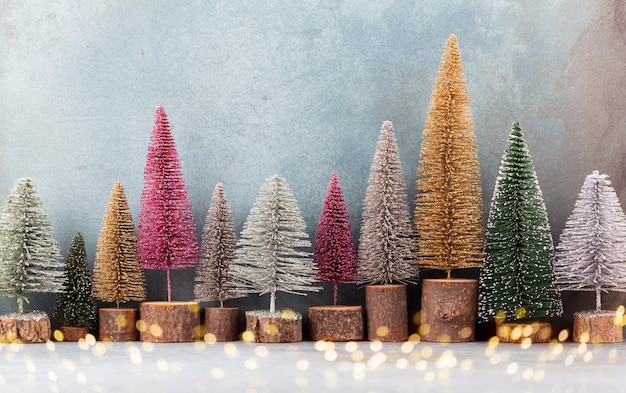 Décor de Noël, arbre de Noël sur fond bleu.