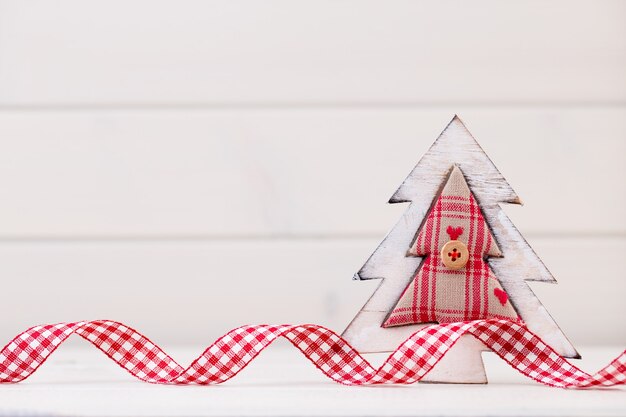 Décor de Noël sur fond blanc en bois