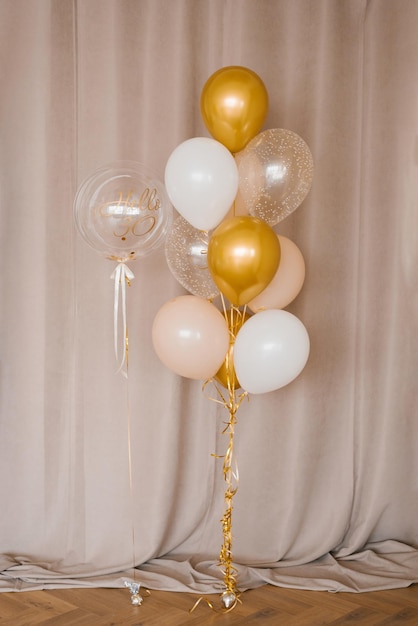 Décor pour la célébration du 30e anniversaire Ballons de couleur or et blanc