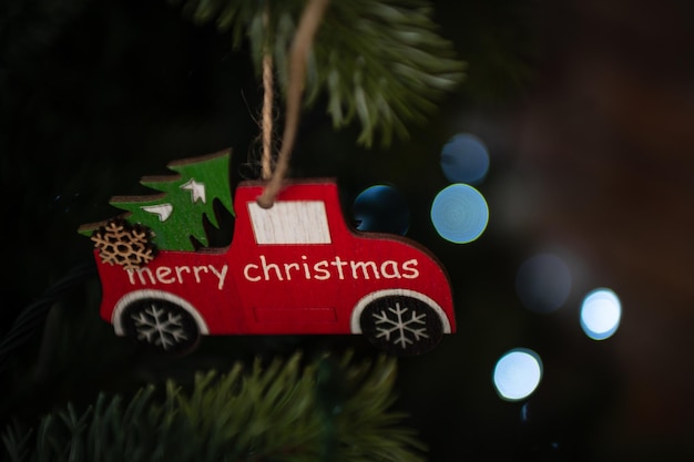 Décoration d'arbre de Noël - voiture rouge avec arbre de Noël, Joyeux Noël, vaisseau spatial, bokeh,