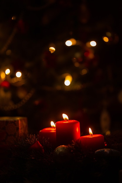 Décoration de bougie rouge de Noël pour la célébration en vacances