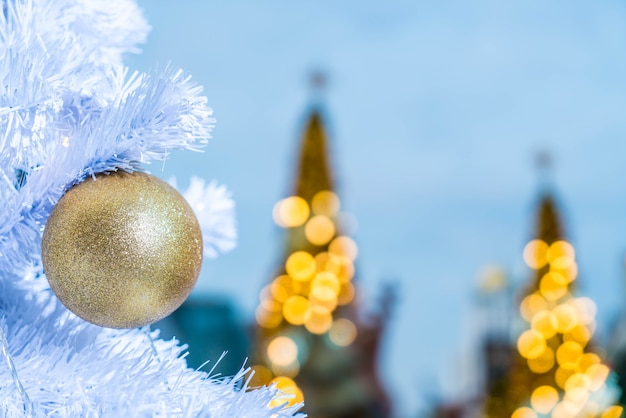 décoration de boule de Noël sur l&#39;arbre de Noël