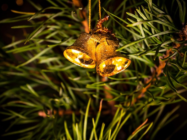 Décoration de cloches dorées du sapin de Noël