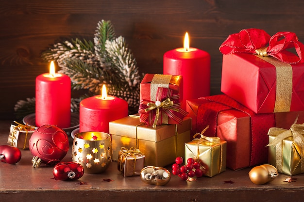 Décoration et coffrets cadeaux de Noël rouge et doré