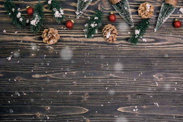 Décoration de composition de vacances de Noël sur fond de bois