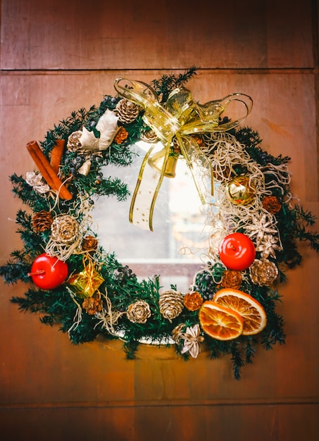 Décoration de corde de fleurs de Noël