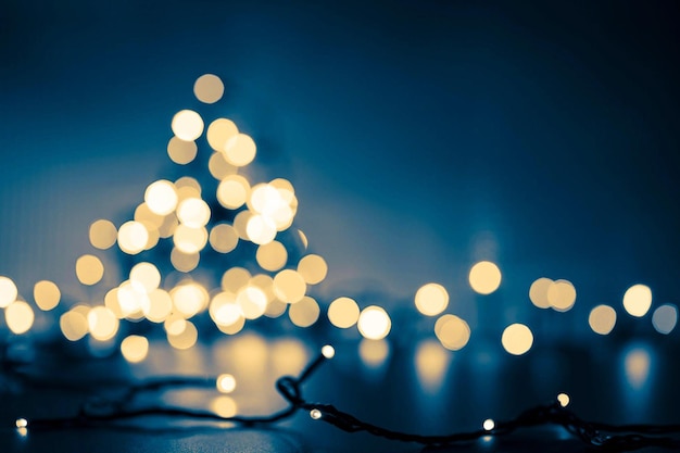 Décoration défoulée de l'arbre de Noël Bokeh bleu or