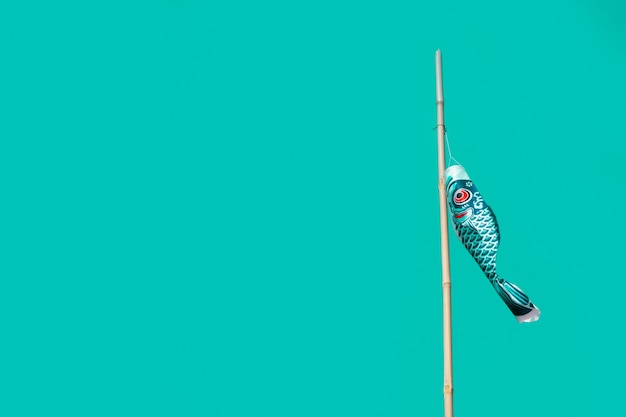Décoration de drapeau de carpe koi japonaise coup dans le vent.Koinobori cerf-volant de poisson japonais sur fond vert