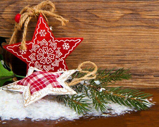 Décoration étoile de Noël en bois sur fond en bois