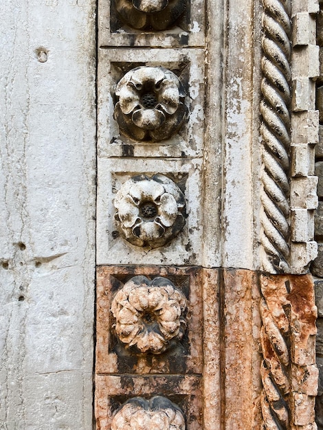 Photo décoration extérieure de l'ancien bâtiment libre à venise