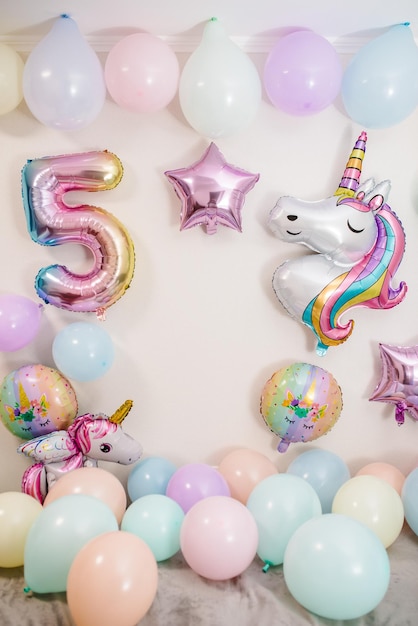 Décoration de fête d'anniversaire avec des ballons dans le style licorne arc-en-ciel mon petit poney Fête d'anniversaire depuis 5 ans Idée pour la fête de décoration
