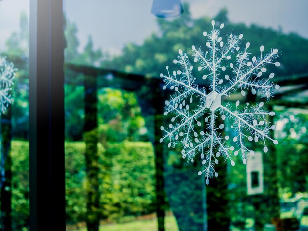 Photo décoration de flocon de neige de noël au café