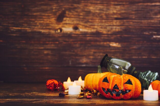 Photo décoration d'halloween sur fond en bois