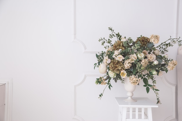 Décoration d&#39;intérieur, bouquet de lilas dans un vase