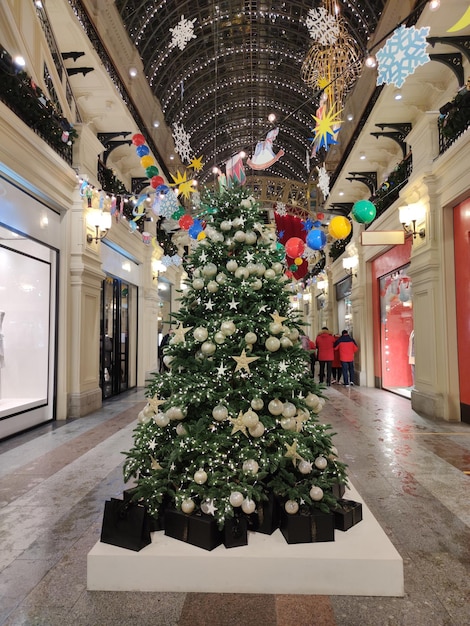 Décoration intérieure de Noël du Nouvel An du grand magasin State Department Store dans la ville de Moscou Russie Décoration du Nouvel An ornement de vacances