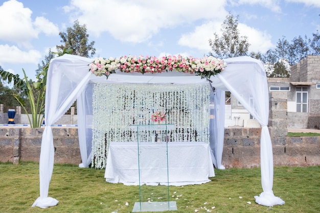 La décoration des mariages au Kenya est magnifique à l'extérieur