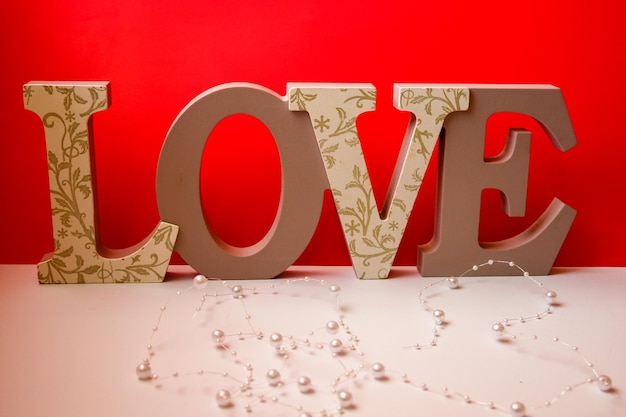 Décoration avec mot LOVE en bois