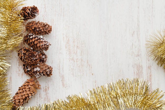 Décoration de Noël sur bois blanc