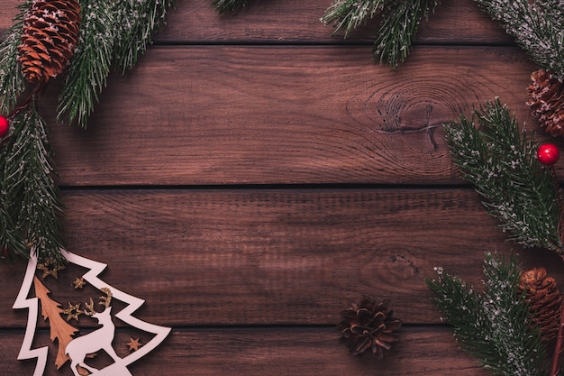 Décoration de Noël avec des branches d'arbres