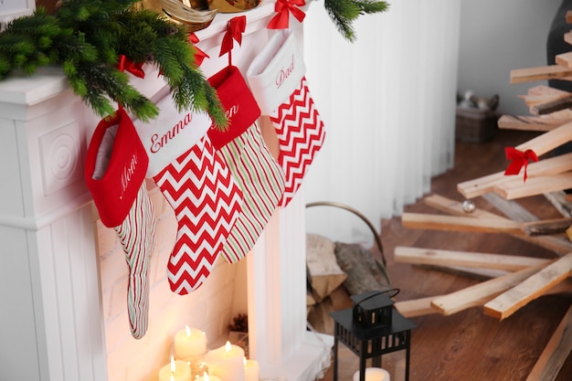 Décoration de Noël de cheminée dans le salon