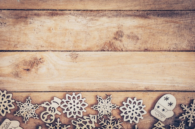 Décoration de Noël avec flocon de neige sur table avec copie