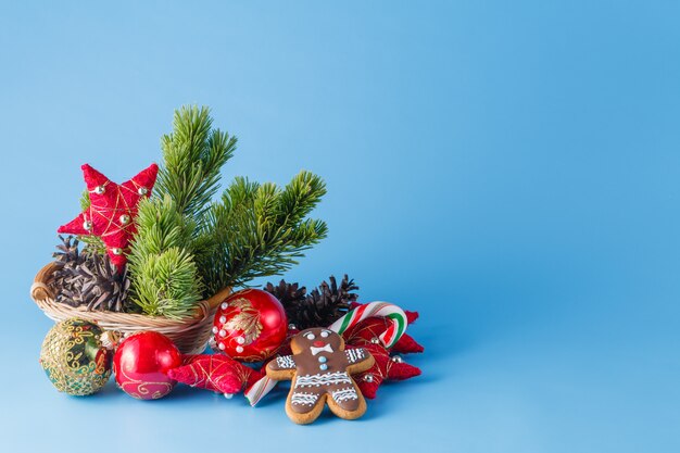 Décoration de Noël sur fond bleu