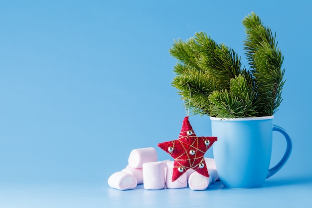 Décoration de Noël sur fond bleu