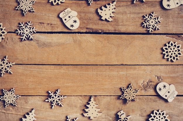 Décoration de Noël sur fond de bois avec espace de copie.