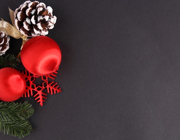 Décoration de Noël avec fond noir.