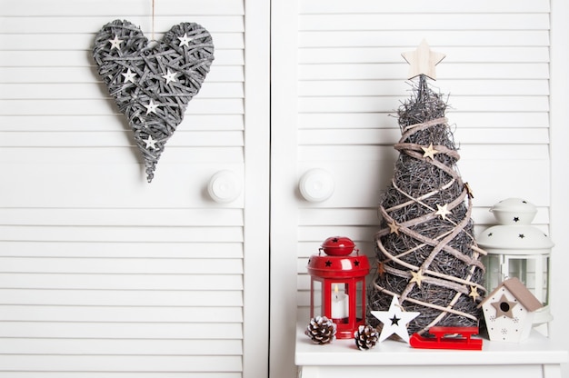 Décoration de Noël sur le fond de la porte