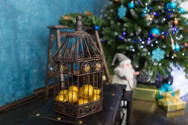 Décoration de Noël, jouets vintage, arbre de Noël sur fond. Bonne année concept