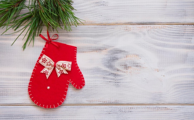 Photo décoration de noël mitaine sur fond de bois