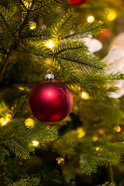 Photo décoration de noël nouvel an jouet de noël suspendu à l'arbre