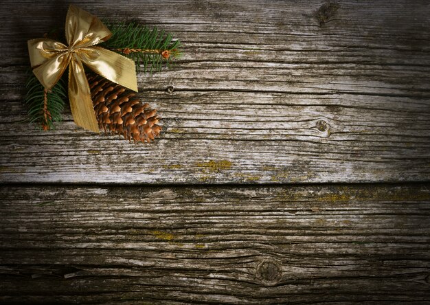 Décoration de Noël sur vieux bois. Vue de dessus.