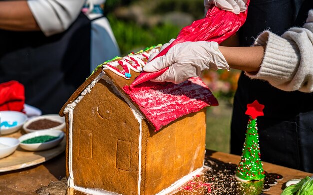 Décoration de pain d'épice lors de la fête de Noël au Népal