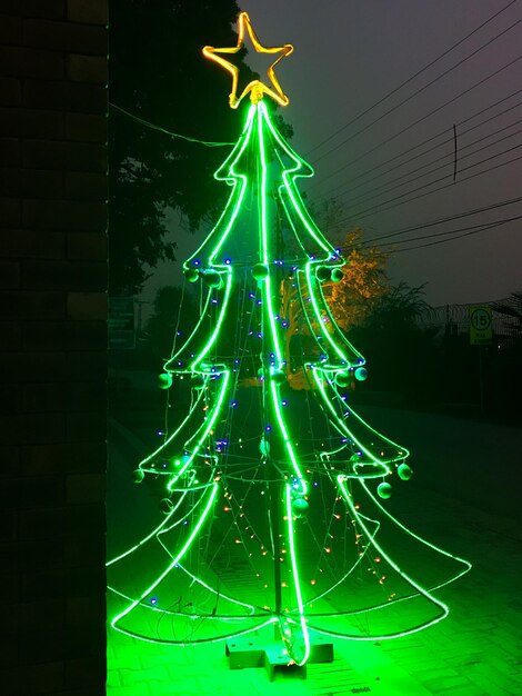 Décoration De Sapin De Noël Avec Guirlande Lumineuse