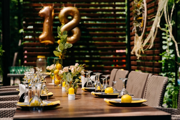 Décoration de table pour le jour de la naissance